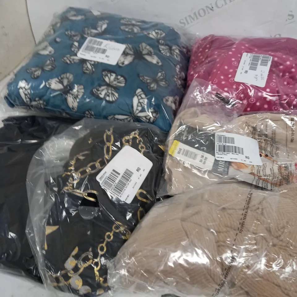 BOX OF APPROXIMATELY 15 CLOTHING ITEMS TO INCLUDE GILET, MIRACLESUIT, JUMPER ETC