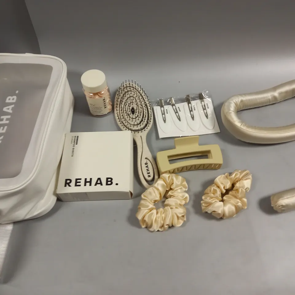 REHAB. SKINCARE COLLECTION SET PAMPER BAG 