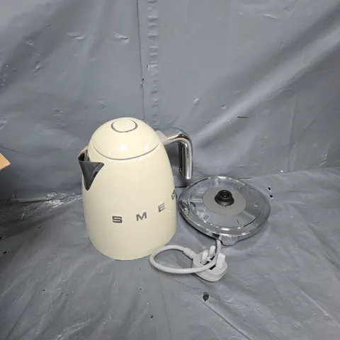 50S STYLE SMEG KETTLE IN CREAM