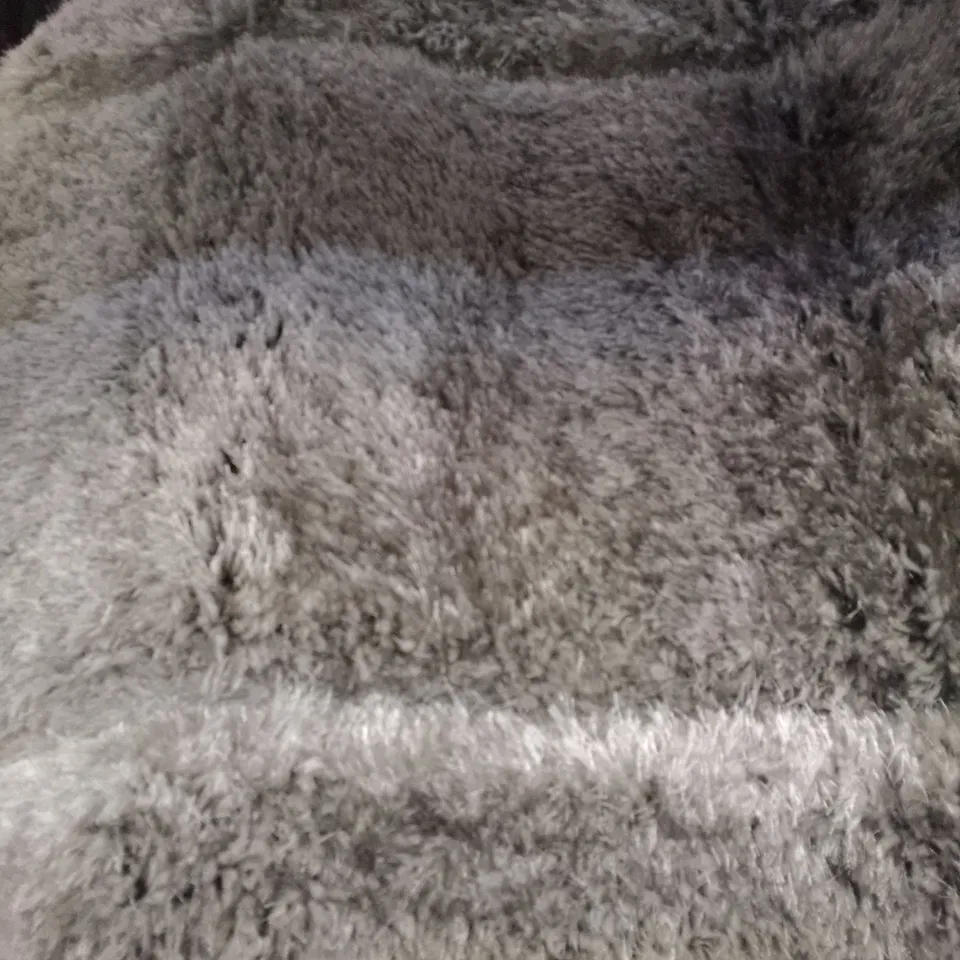YORKVILLE WHITE/DARK GREY RUG 60X110CM