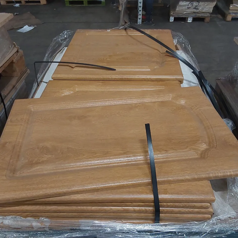 PALLET OF LARGE QUANTITY OF KITCHENS/BEDROOM REPLACEMENT CABINET DOOR/DRAWER/END PANELS IN ASSORTED SIZES