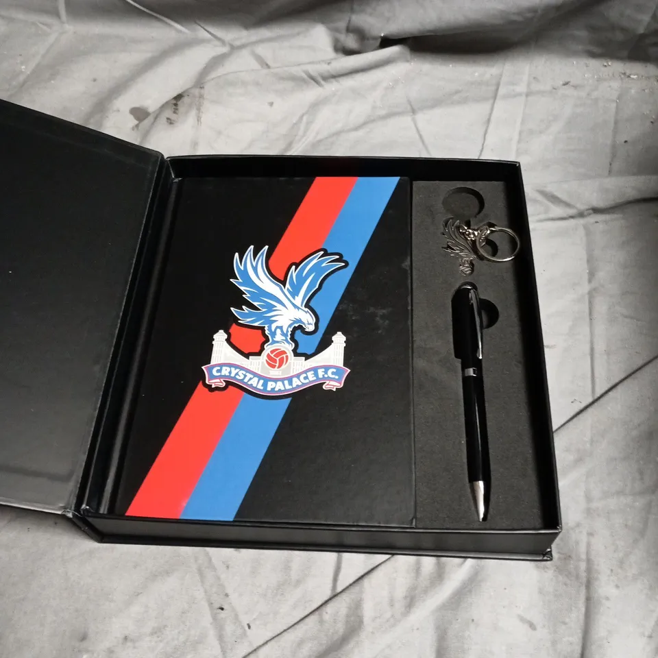 CRYSTAL PALACE F.C. SOUTH LONDON AND PROUD GIFT SET – PEN & KEYRING IN PRESENTATION BOX