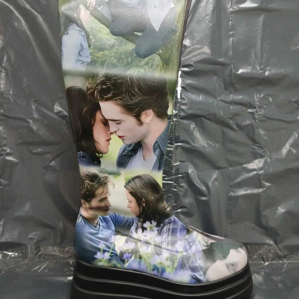 KOI TWILIGHT SAGA KNEE-HIGH PLATFORM BOOTS SIZE 6