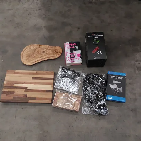 PALLET TO CONTAIN ASSORTED HOUSEHOLD PRODUCTS. INCLUDES CHOPPING BOARDS, BOOKS, COSTUME ACCESSORIES, CHARGING ITEMS ETC