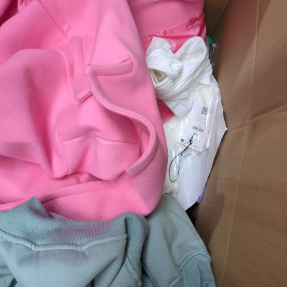 BOX OF APPROXIMATELY 20 ASSORTED CLOTHING ITEMS TO INCLUDE JACKET, TOPS, TROUSERS, ETC