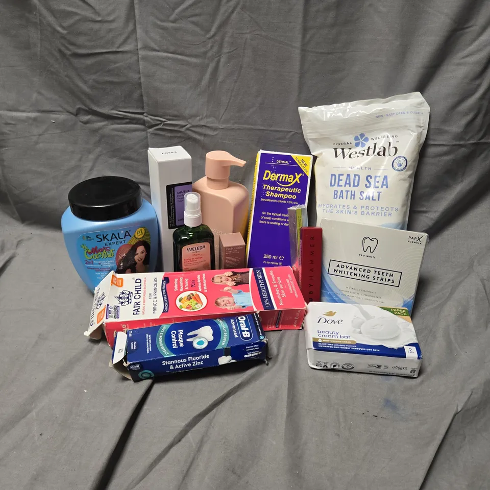 APPROXIMATELY 25 ASSORTED COSMETICS ITEMS TO INCLUDE WESTLAB DEAD SEA BATH SALT, DOVE BEAUTY CREAM BAR, DERMAX THERAPEUTIC SHAMPOO, ETC