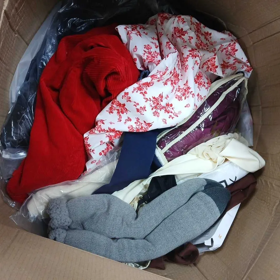 LARGE QUANTITY OF ASSORTED CLOTHING ITEMS TO INCLUDE CHELSEA PEERS, YAMEE, ALIYANA, ETC