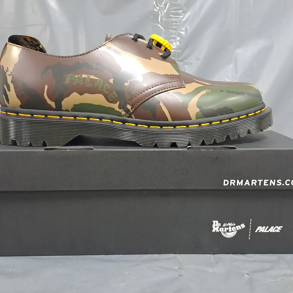 BOXED PAIR OF DR MARTENS 1461 PALACE SHOES IN WOODLAND CAMO PRINT SIZE UK 9.5