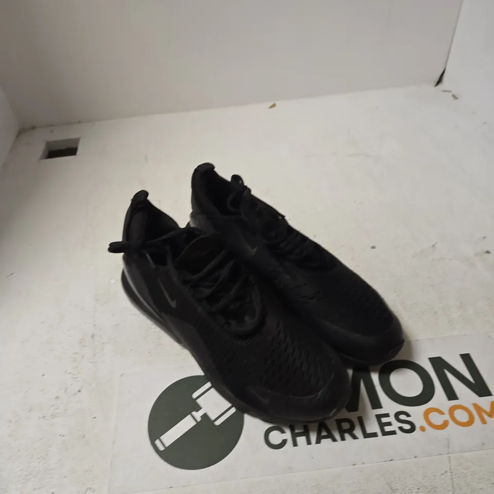 NIKE 270S UK 10 BLACK RUNNING TRAINERS 