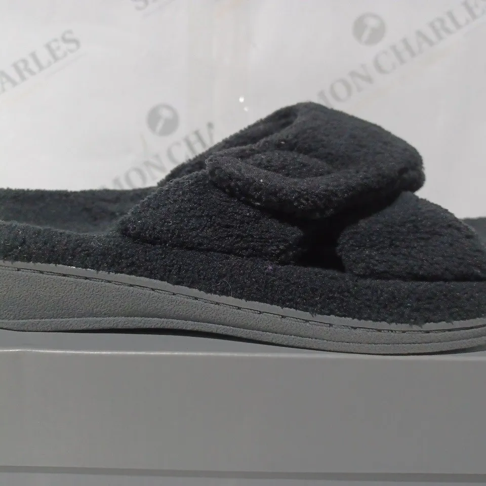 BOXED PAIR OF VIONIC INDULGE RELAX SLIPPERS UK SIZE 3