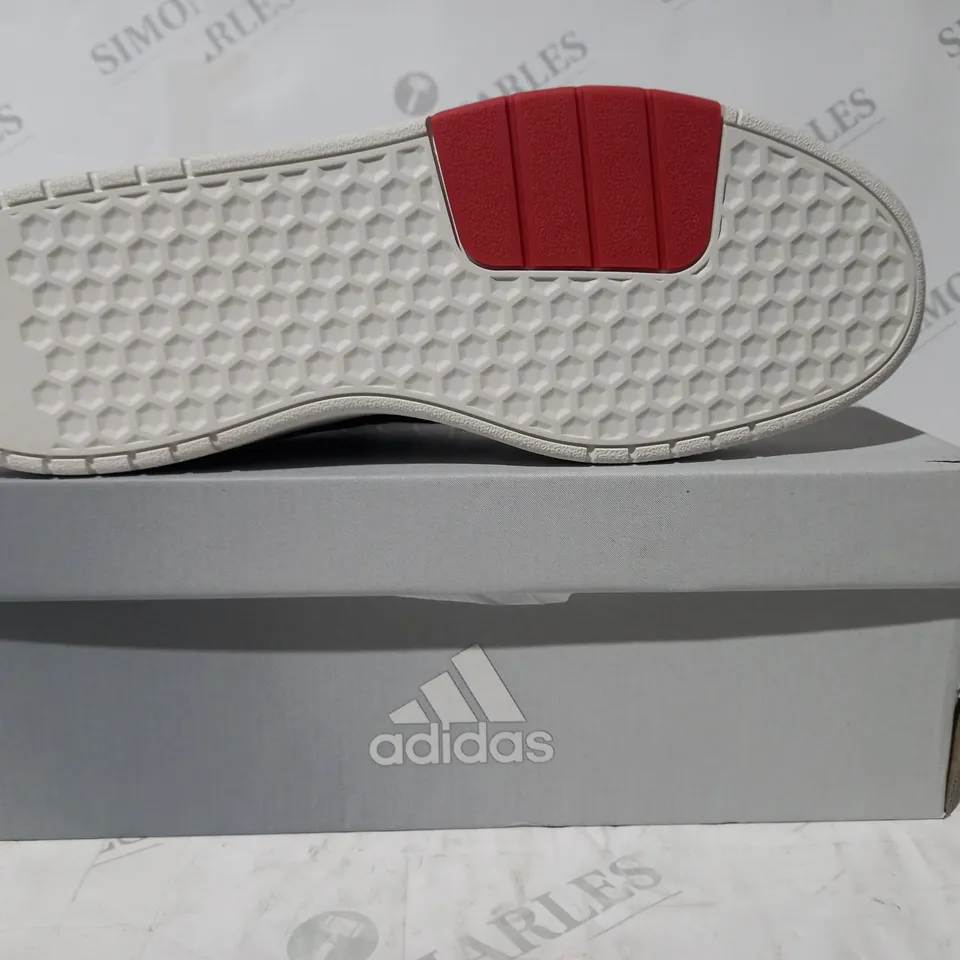 BOXED PAIR OF ADIDAS COURTBEAT SHOES IN WHITE/GREEN UK SIZE 10.5