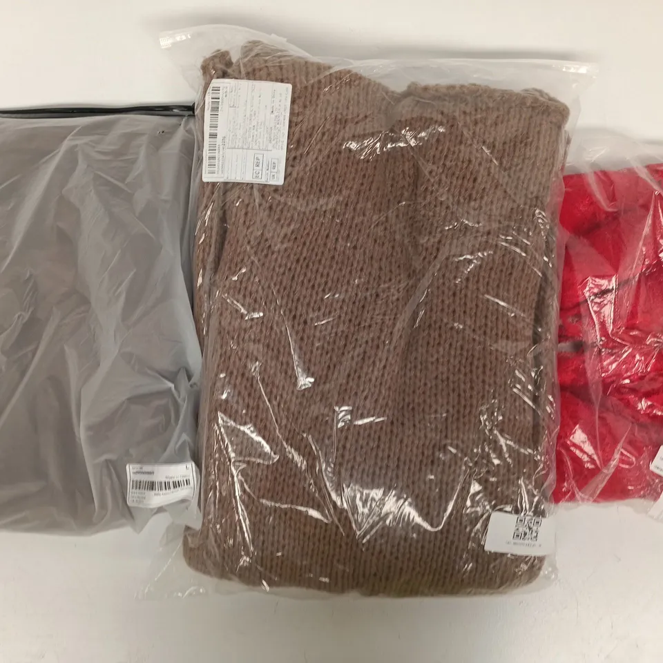 APPROXIMATELY 20 ASSORTED CLOTHING AND FASHION PRODUCTS IN VARIOUS STYLES AND SIZES - COLLECTION ONLY