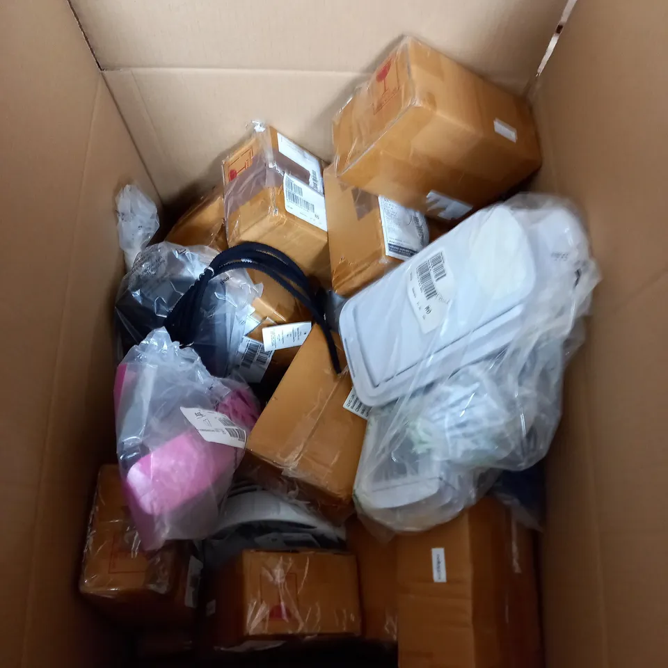 APPROXIMATELY 20 ASSORTED HOUSE HOLD ITEMS  TO INCLUDE  KITCHENWARE, BELT AND TANNING KIT / COLLECTION ONLY 