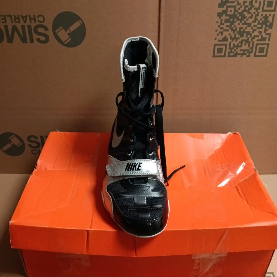 BOXED PAIR OF NIKE HYPERKO BOXING BOOTS IN BLACK AND SILVER - 7