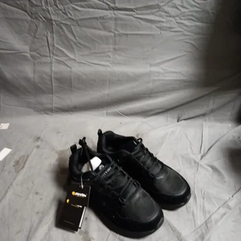 BOX OF APPROXIMATELY 15 PAIRS OF SHOES TO INCLUDE: BLACK TRAINERS AND FLEECE LINED CLOGS