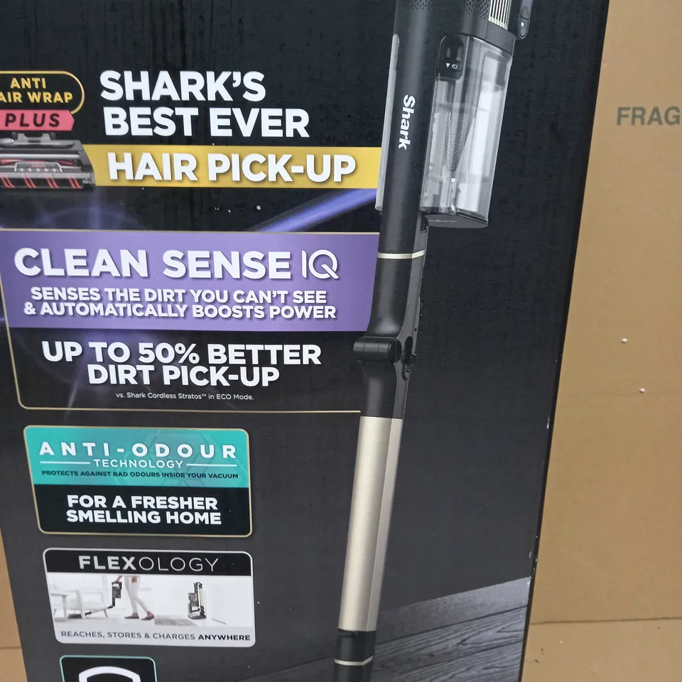 SHARK STRATOS CORDLESS VACUUM W/ANTI HAIR WRAP & CLEAN SENSE IQ IZ400UKT