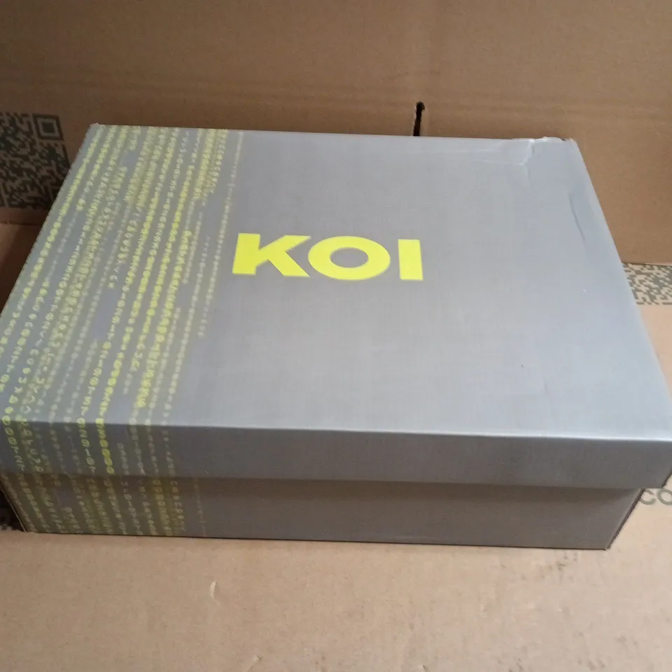 BOXED PAIR OF KOI TEXEL SHEARLING SWITCH BOOTS IN BLACK SIZE UK 6