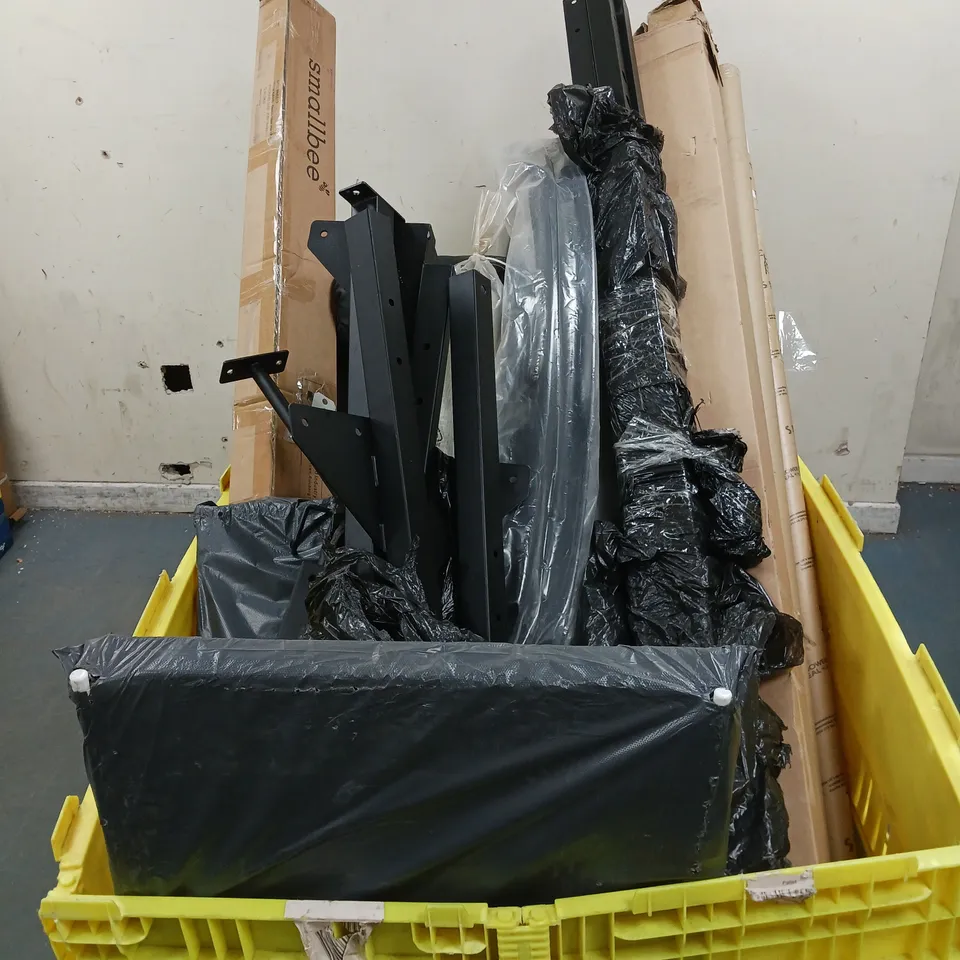 PALLET OF APPROXIMATELY 10 ASSORTED GOODS TO INCLUDE - BEECH STAIR HANDRAIL - RUG - CHAIR - ETC - COLLECTION ONLY