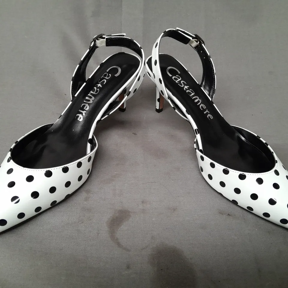 BOXED PAIR OF CASTAMERE POINTED TOE SLINGBACK HEELS IN WHITE W. BLACK SPOTS EU SIZE 40