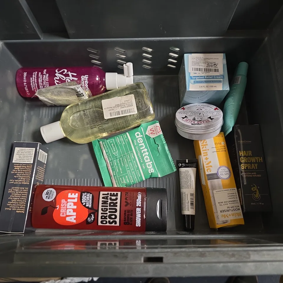 LOT OF APPROXIMATELY 22 ASSORTED HEALTH AND BEAUTY ITEMS TO INCLUDE GIVE ME CONDITIONER, ABSOLUTE COLLAGEN SHAMPOO AND  CIROA BODY BUTTER
