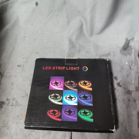 APPROXIMATELY 12 ASSORTED ITEMS INCLUDING LED STRIP LIGHT , KONG CLASSIC DOG TOY AND POST OFFICE PARCEL STRING