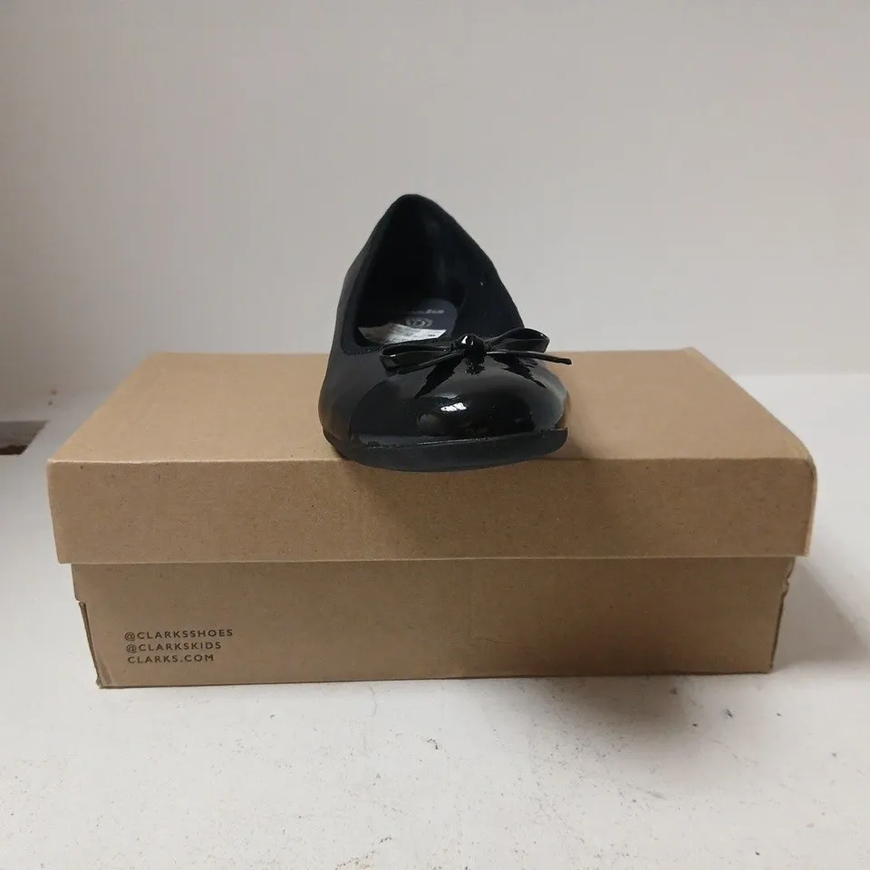 BOXED PAIR OF CLARKS SCALA BLOOM SHOES IN BLACK SIZE UK 5