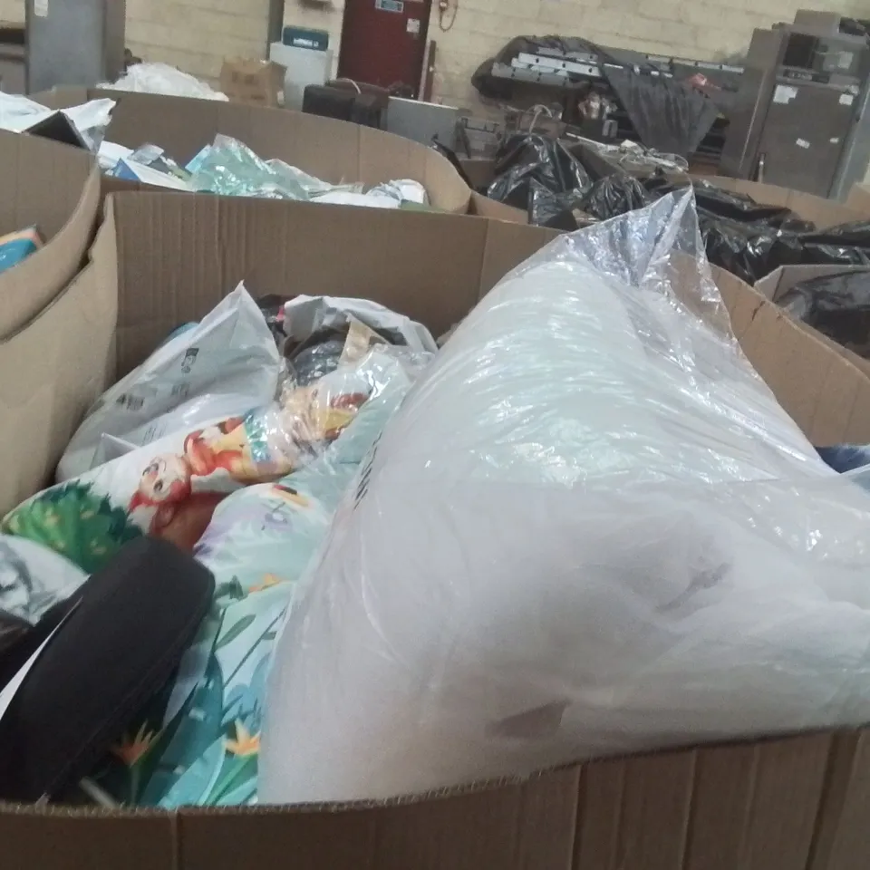 PALLET TO CONTAIN A LARGE QUANTITY OF PILLOWS