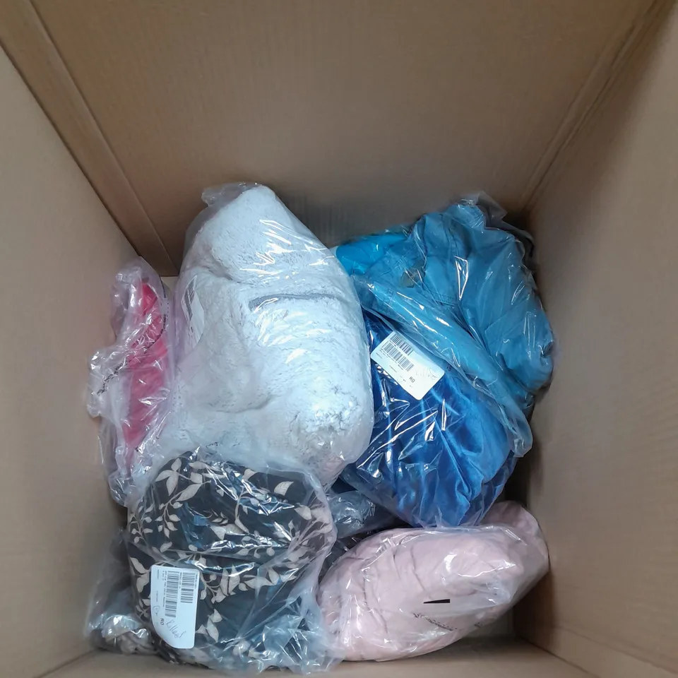 APPROXIMATELY 10 LADIES CLOTHING ITEMS TO INCLUDE, TOPS, JUMPERS AND TROUSERS VARIOUS COLOURS, SIZES AND STYLES
