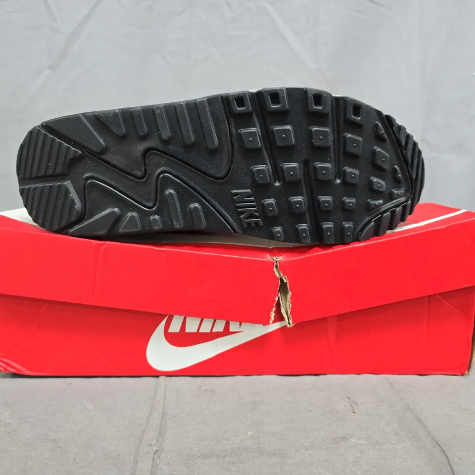 BOXED PAIR OF NIKE AIR MAX 90 DRIFT TRAINERS IN GREEN/BLACK SIZE UK 6