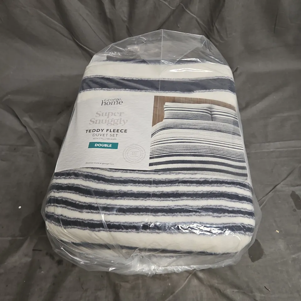 SUPER SNUGGLY TEDDY FLEECE DUVET SET IN MONO STRIPE SIZE DOUBLE