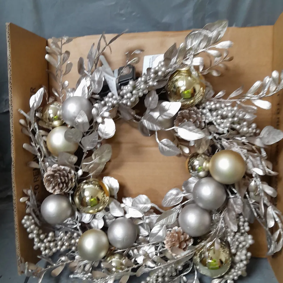 CHAMPAGNE AND GOLD PRE-LIT FESTIVE WREATH RRP £32.99