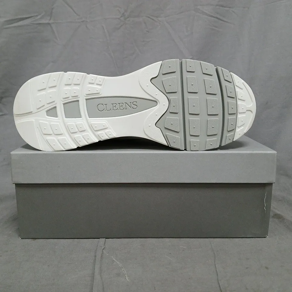 BOXED PAIR OF CLEENS AERO RUNNER TRAINERS IN GLACIER SIZE UK 13