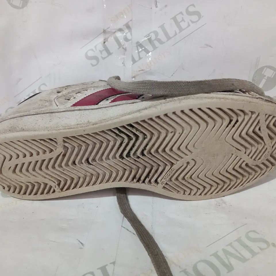 BOXED PAIR OF ADIDAS TRAINERS IN WHITE/CHERRY COLOUR UK SIZE 5