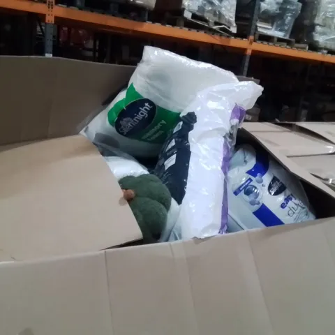PALLET CONTAINING A LARGE QUANTITY OF BEDDING PRODUCTS SUCH AS;PILLOWS,DUVETS 