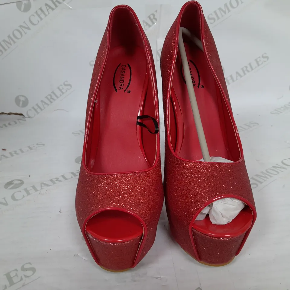 PAIR OF CASANDRA OPEN TOE HIGH HEELS IN RED - SIZE 5