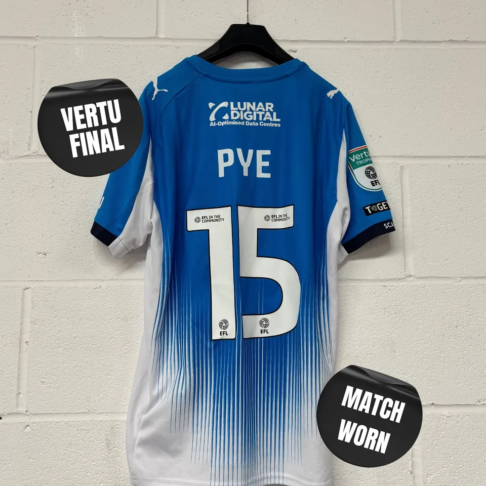 STOCKPORT COUNTY F.C VERTU TROPHY FINALS MATCH WORN HOME SHIRT IN BLUE/WHITE - EU M / ETHAN PYE #15