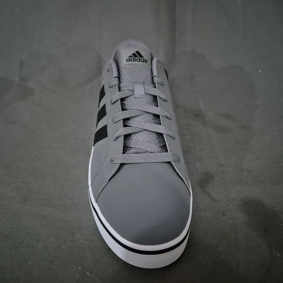 BOXED PAIR OF ADIDAS VS PACE 2.0 SHOES IN GREY/BLACK UK SIZE 9.5