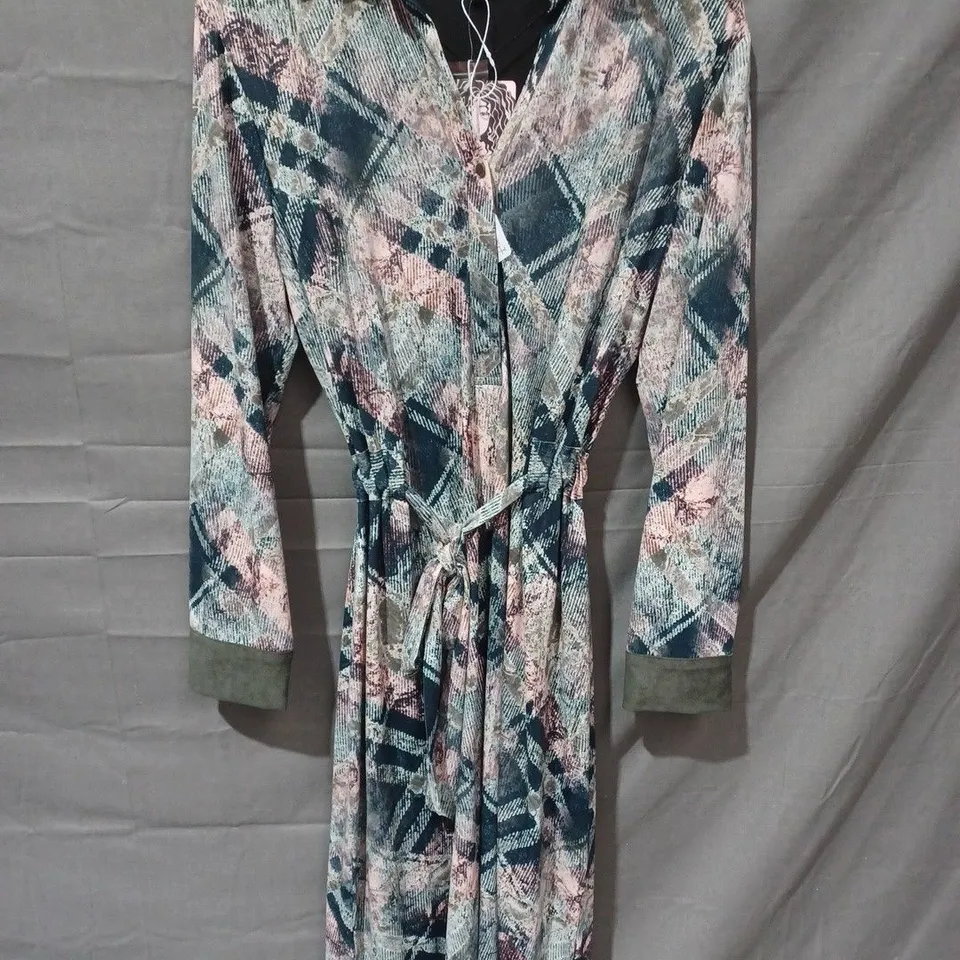 K DESIGN KOMODO STYLE SHIRT DRESS IN GREEN MULTI - XL
