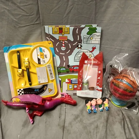 APPROXIMATELY 12 ASSORTED TOYS & GAMES PRODUCTS TO INCLUDE TONIES TABBY MCTAT TOY, BABY EINSTEIN STCIKY SPINNER,  PLAYMOBIL DRAGON TOY, ETC