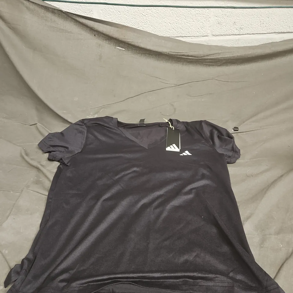 ADIDAS KA2474 BLACK V-NECK T-SHIRT – UK L (USA L)