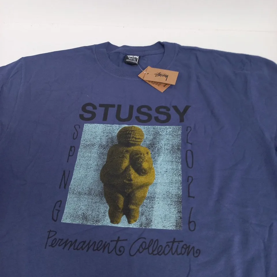 STUSSY GRAPHIC T‑SHIRT – BLUE – SIZE M