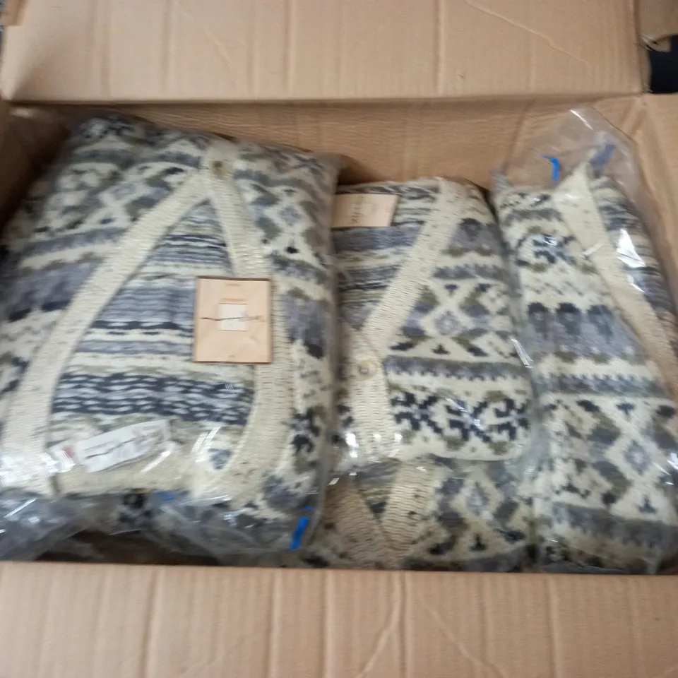 LOT OF 10 AS NEW LA MAILE V-NECK GREY CARDIGAN - SIZE UNSPECIFIED