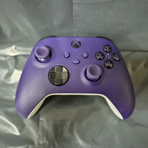 XBOX WIRELESS CONTROLLER IN PURPLE (1914)