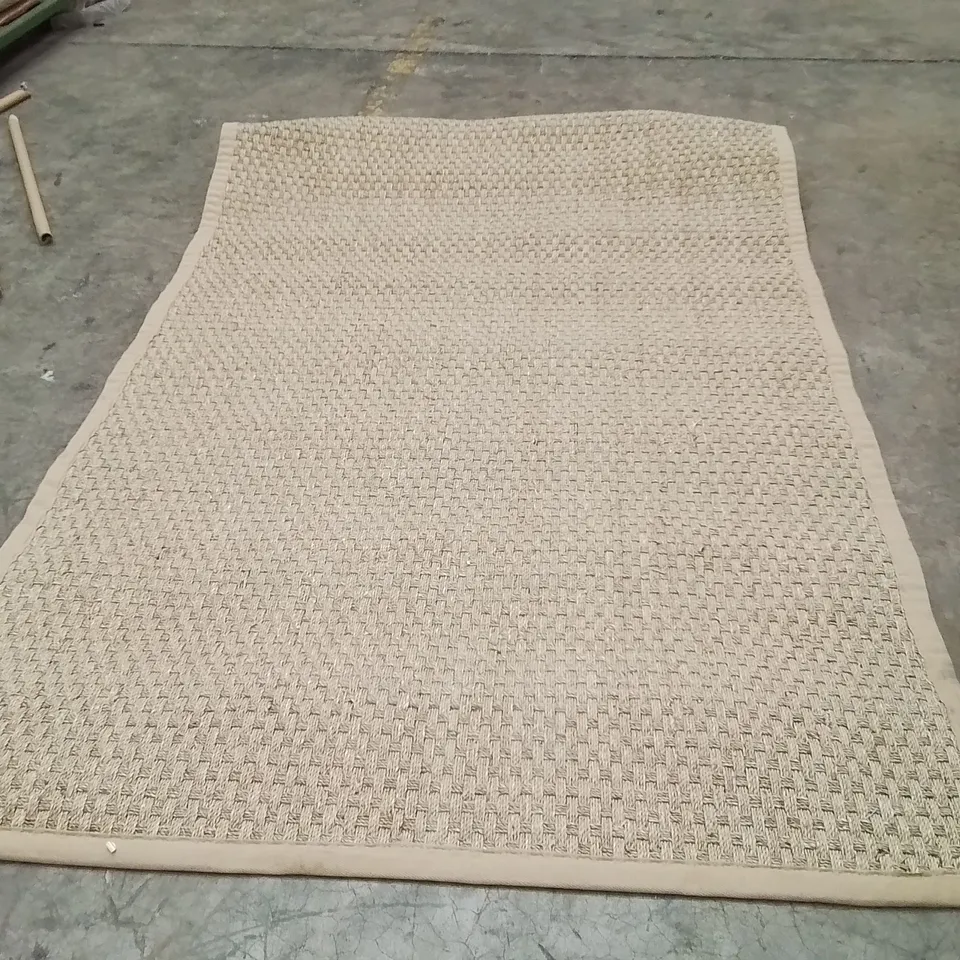 QUALITY DESIGNER AREA RUG - APPROXIMATELY 250X150CM