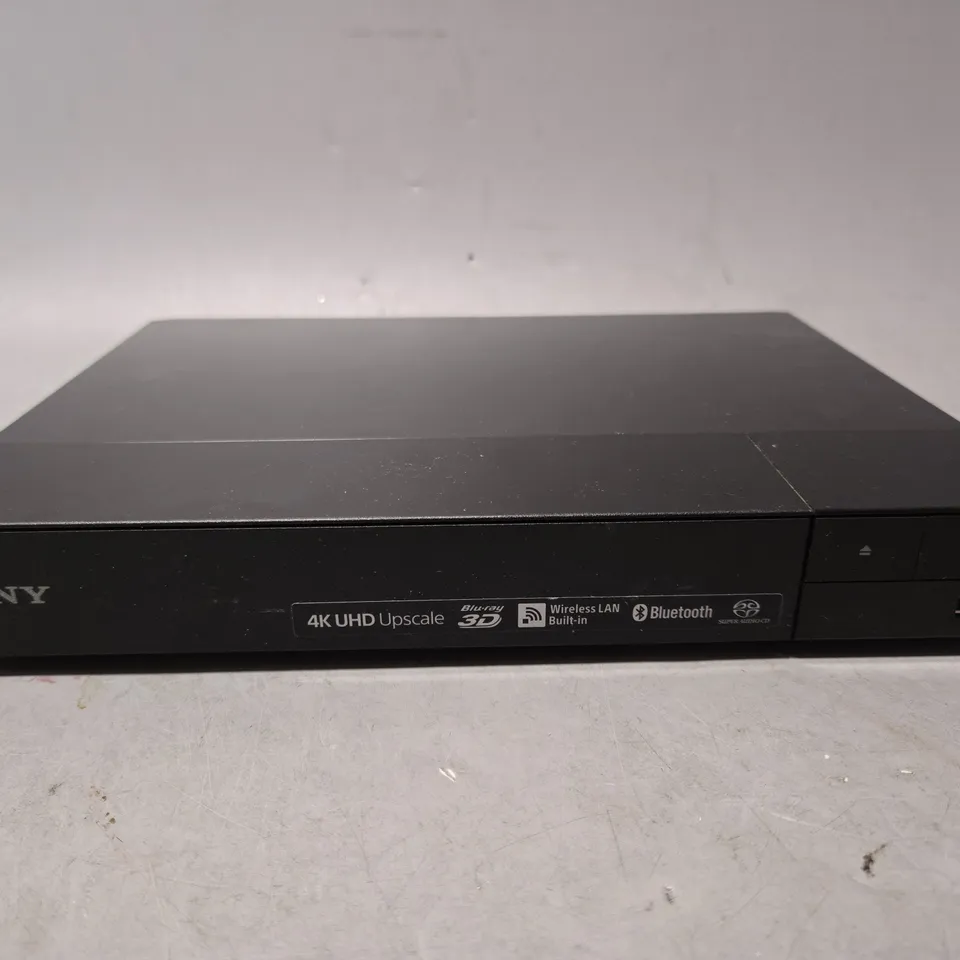 BOXED SONY BLU-RAY DISC / DVD PLAYER