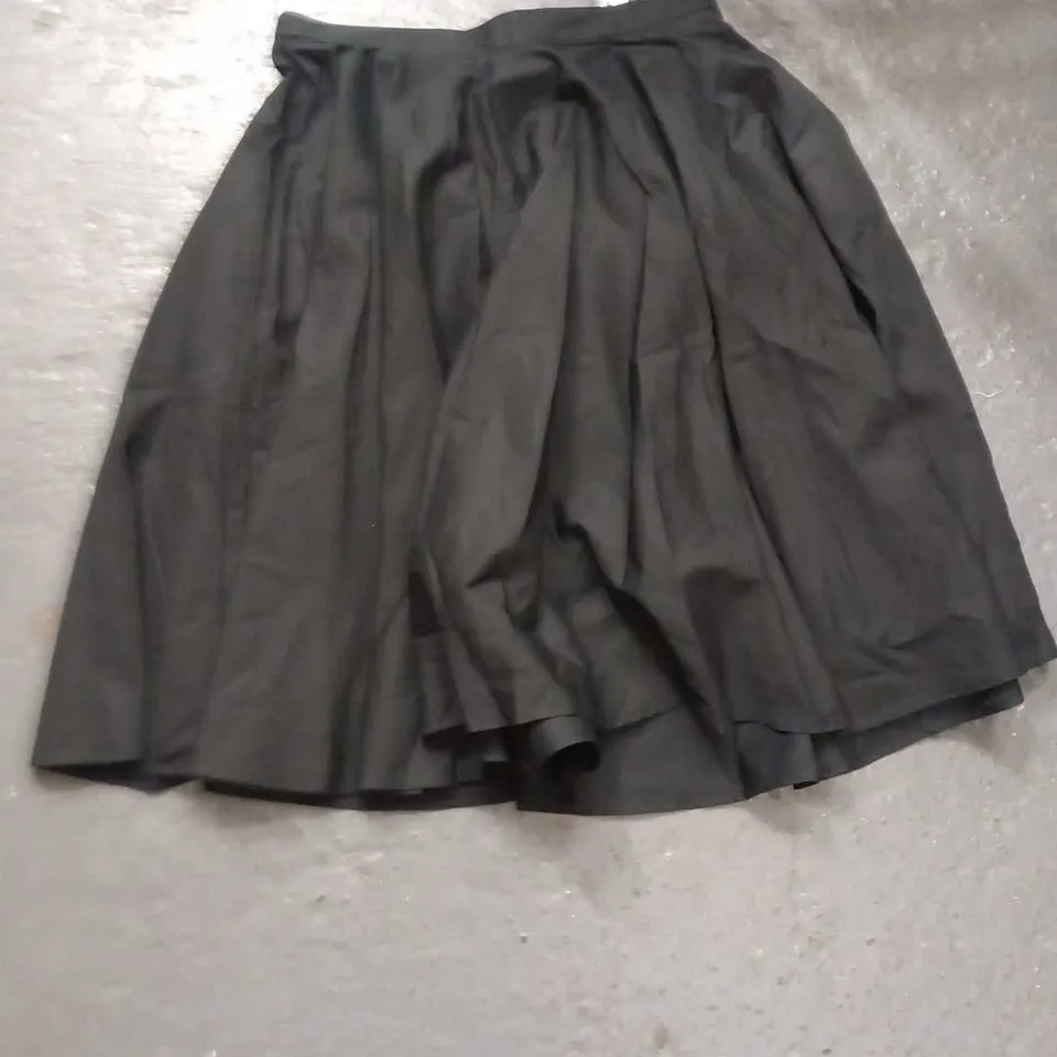 APPROXIMATELY 9 HELL BUNNY BLACK SKIRTS IN ASSORTED SIZES
