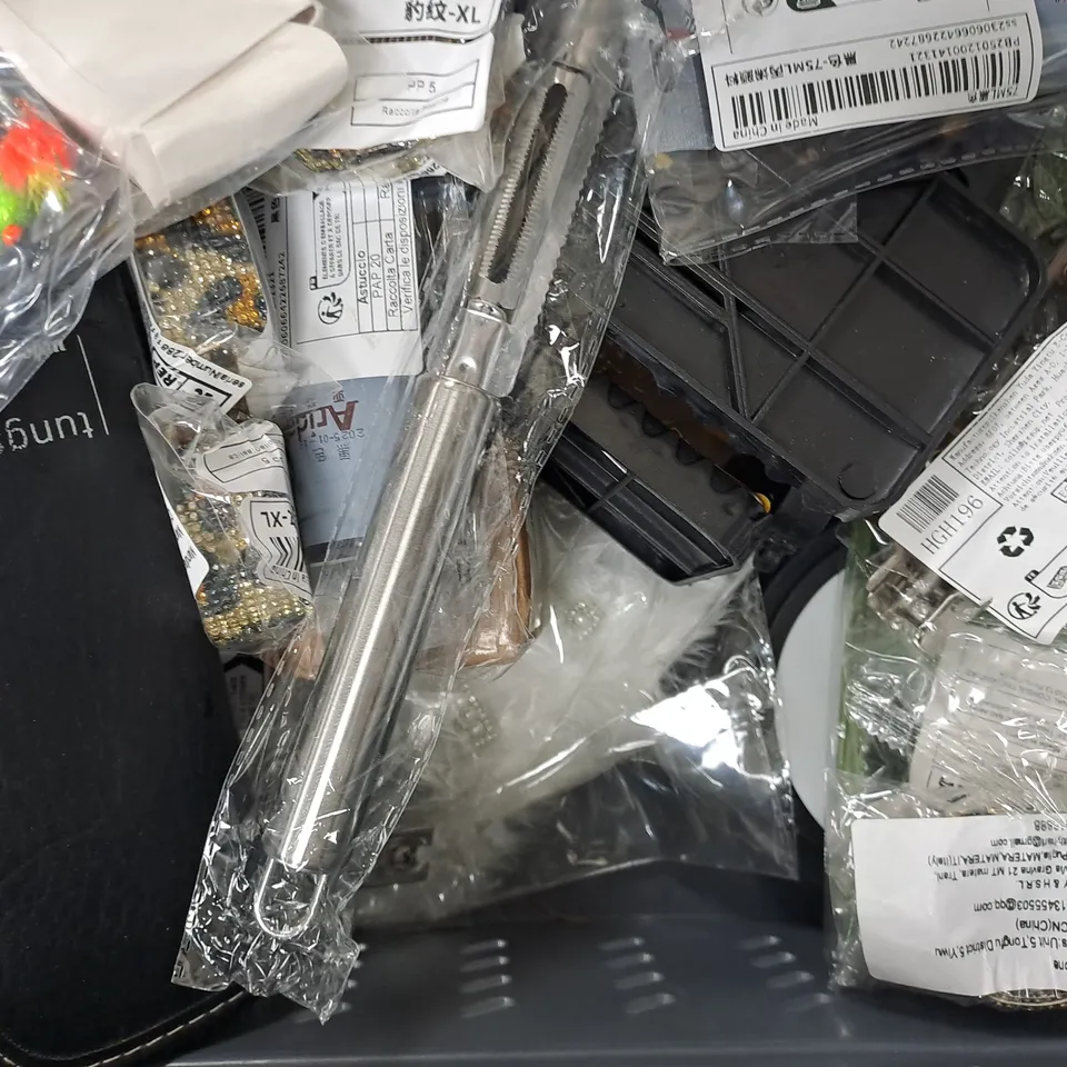 APPROXIMATELY 10 ASSORTED HOUSEHOLD ITEMS TO INCLUDE ACRYLIC PAINT, LED CUBE LIGHT, ETC