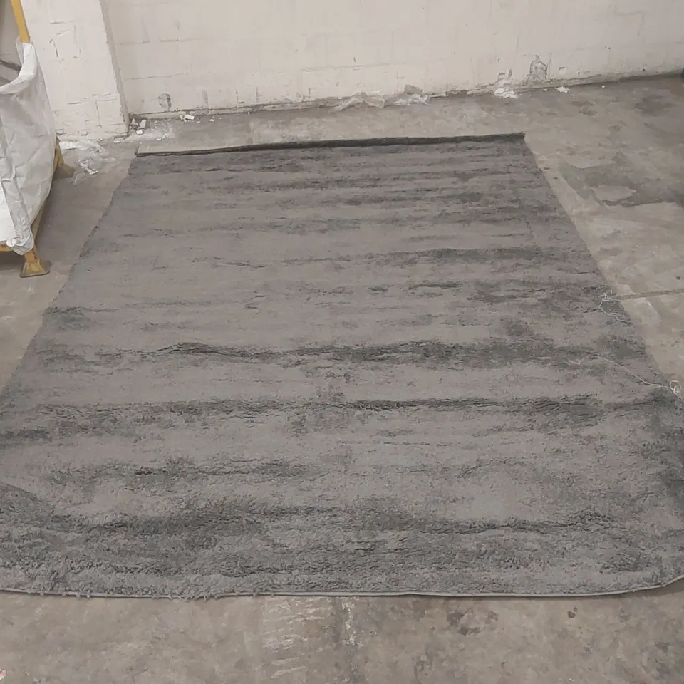 QUALITY DESIGNER AREA RUG - APPROXIMATELY 330 x 235cm