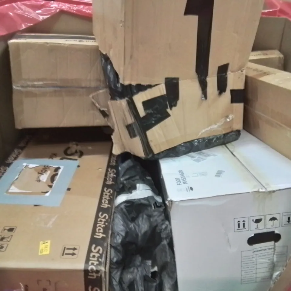 PALLET CONTAINING VARIOUS ASSORTED HOUSEHOLD ITEMS TO INCLUDE: COOKER HOOD, FOOT MASSAGER, PC GAMING MAT, BICYCLES AND LOTS MORE UNMARKED BOXED ITEMS 
