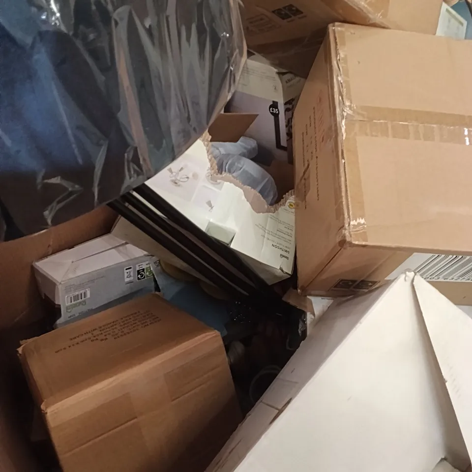 PALLET OF ASSORTED LIGHTING TO INCLUDE - PENDANT LIGHTS, FLOOR LAMPS, TABLE LAMPS,